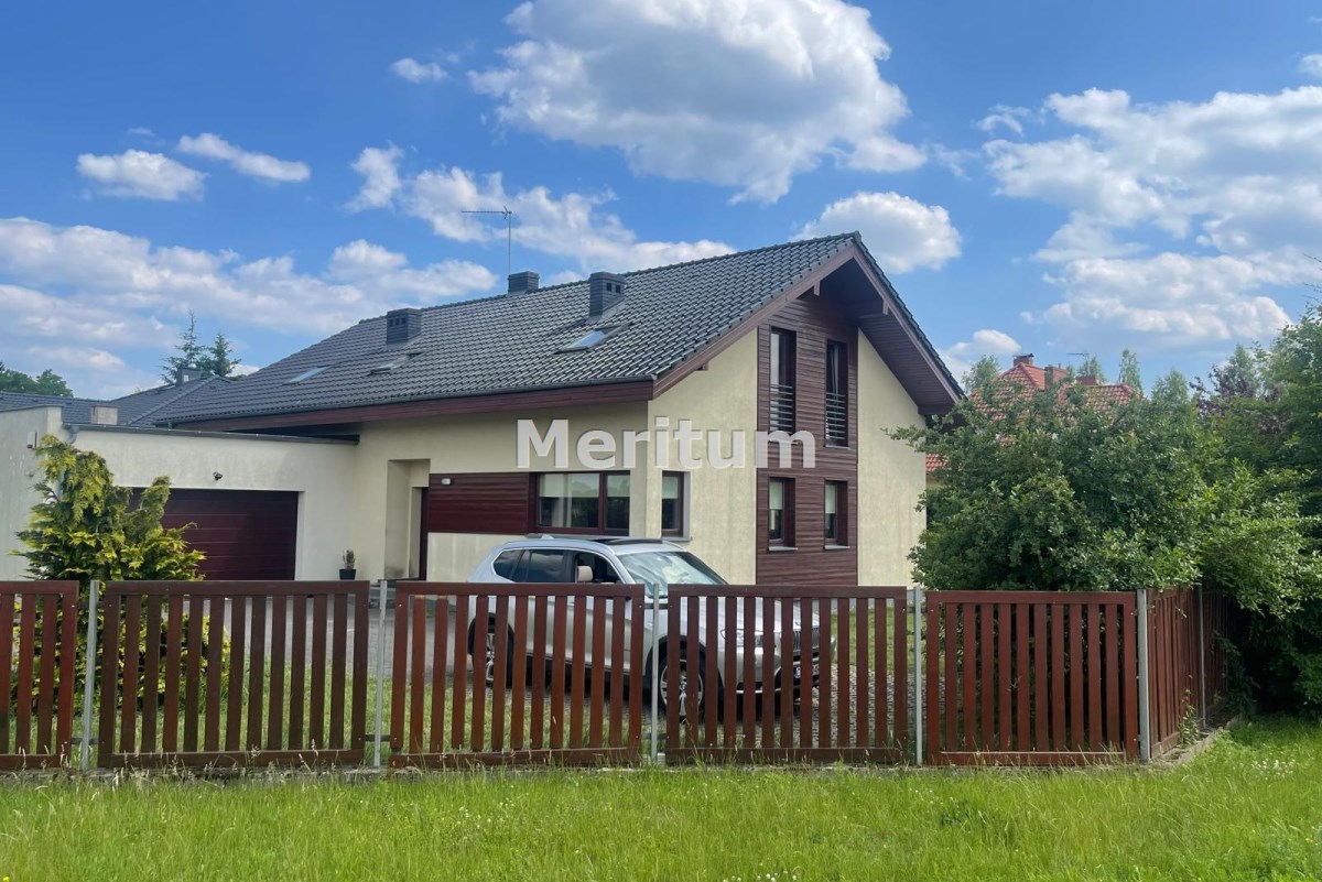 dom na sprzedaż, 7 pokoi, 234 m<sup>2</sup> - Osielsko, Niemcz